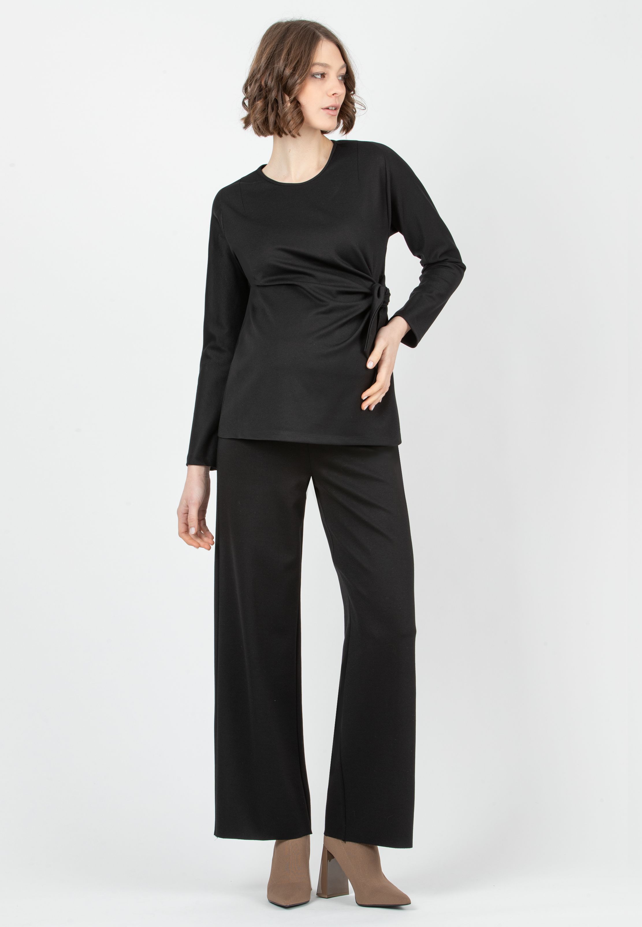 KIMBERLY - Maternity trousers in Diagonal Ponte Fabric (Nero)