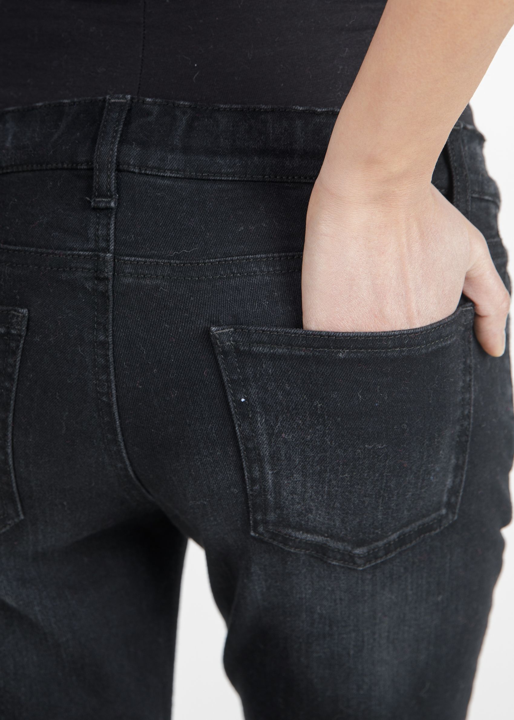 GIADA BLACK - Cropped Straight Maternity Jeans with Fringed Hem (Nero)