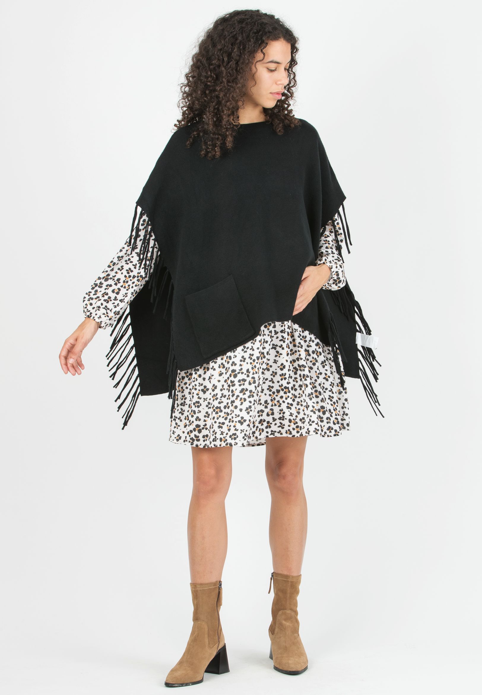 NICOLE - Fringed Maternity Cape (Nero)