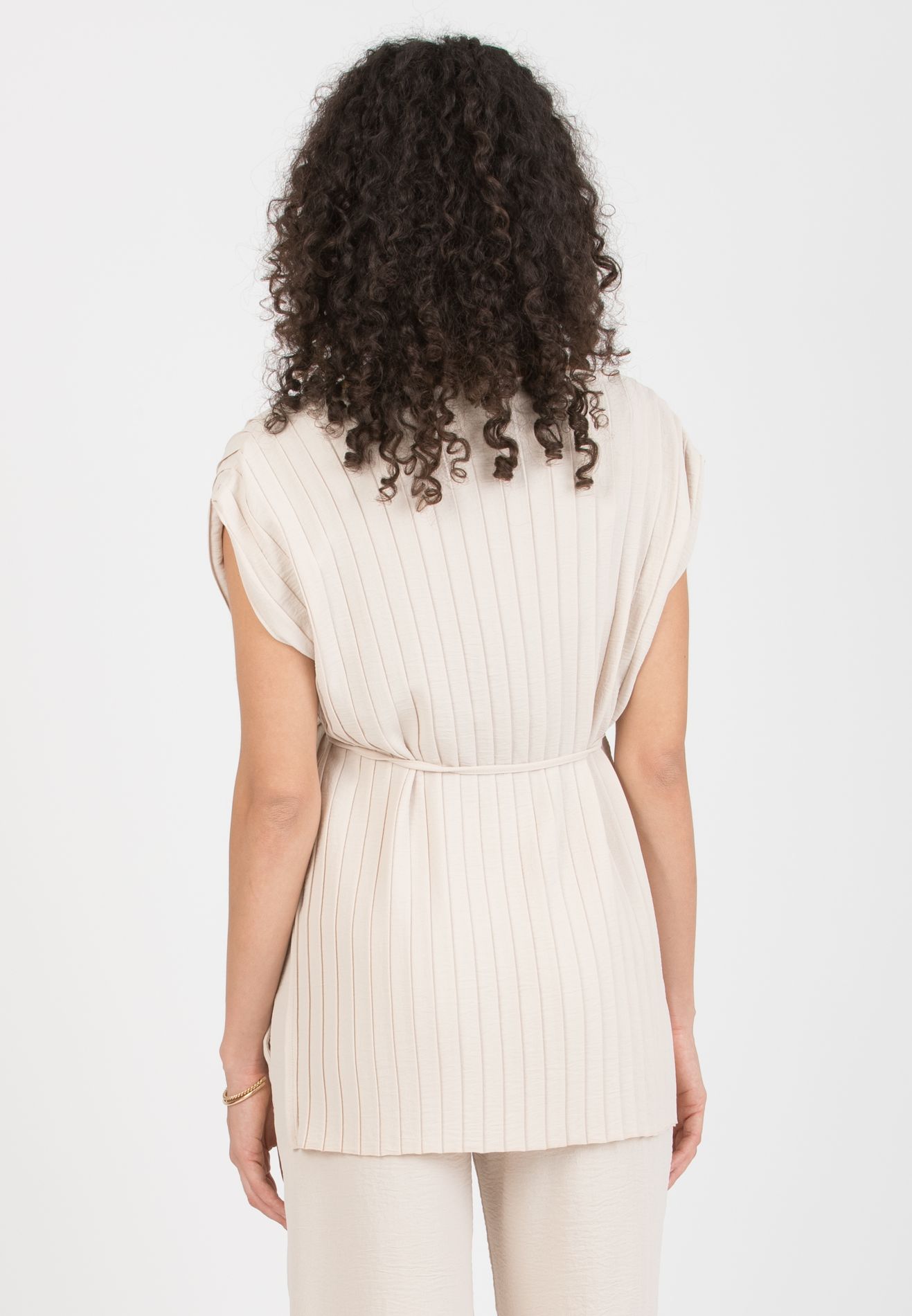 AURELIA M – Pleated Crepe Maternity Top with Boat Neckline and Belt (Sabbia)