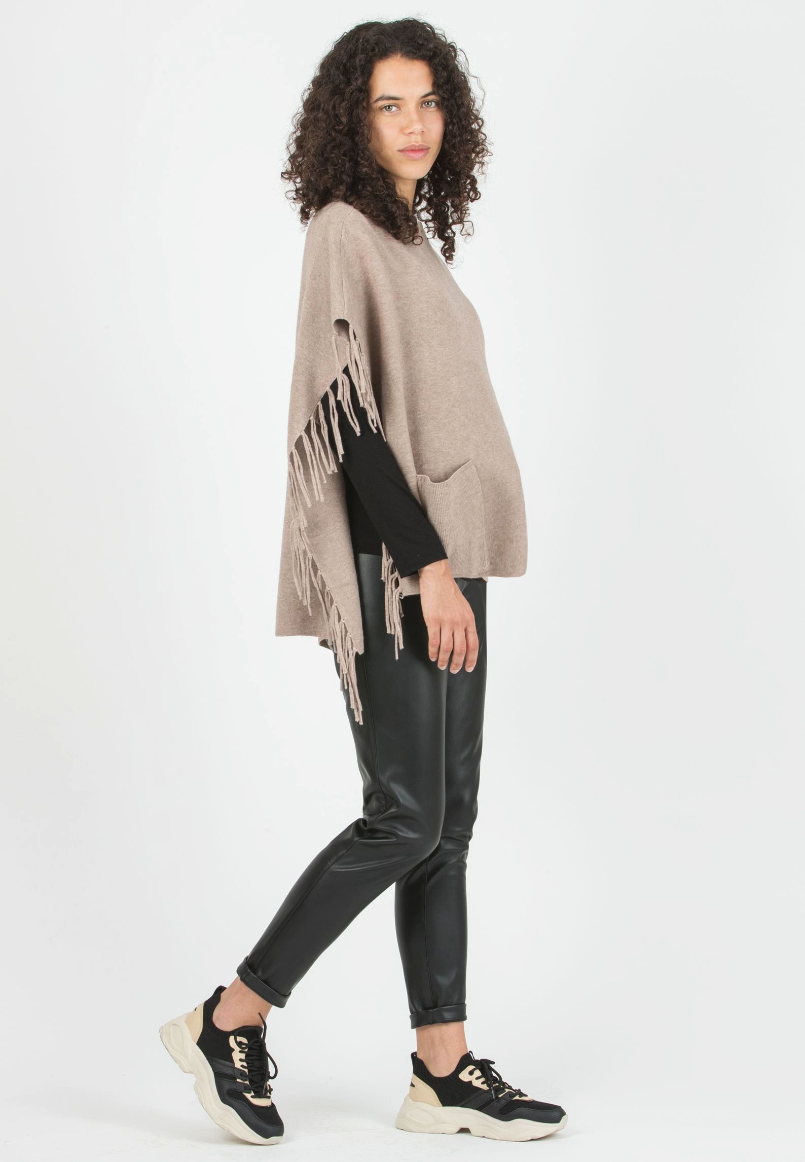 NICOLE - Fringed Maternity Cape (Iuta)
