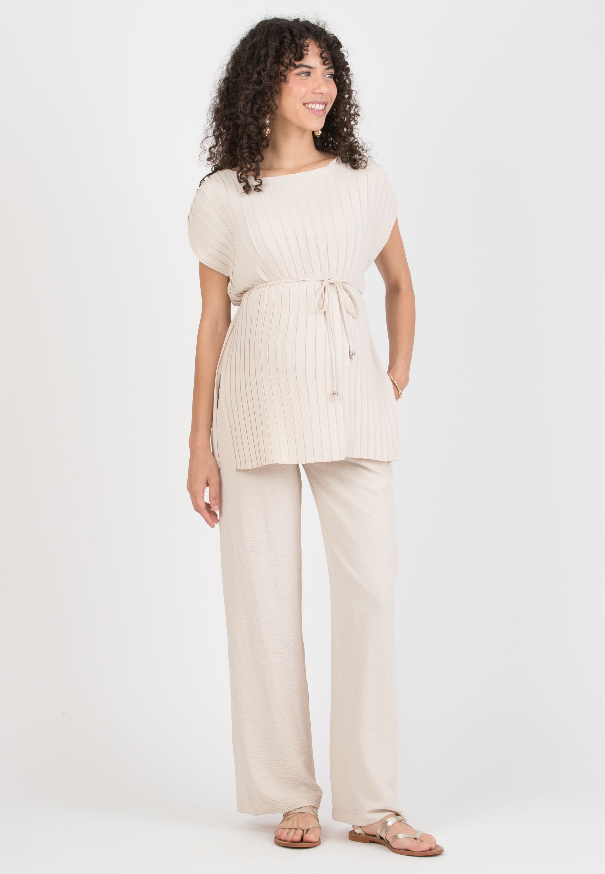 AURELIA M – Pleated Crepe Maternity Top with Boat Neckline and Belt (Sabbia)
