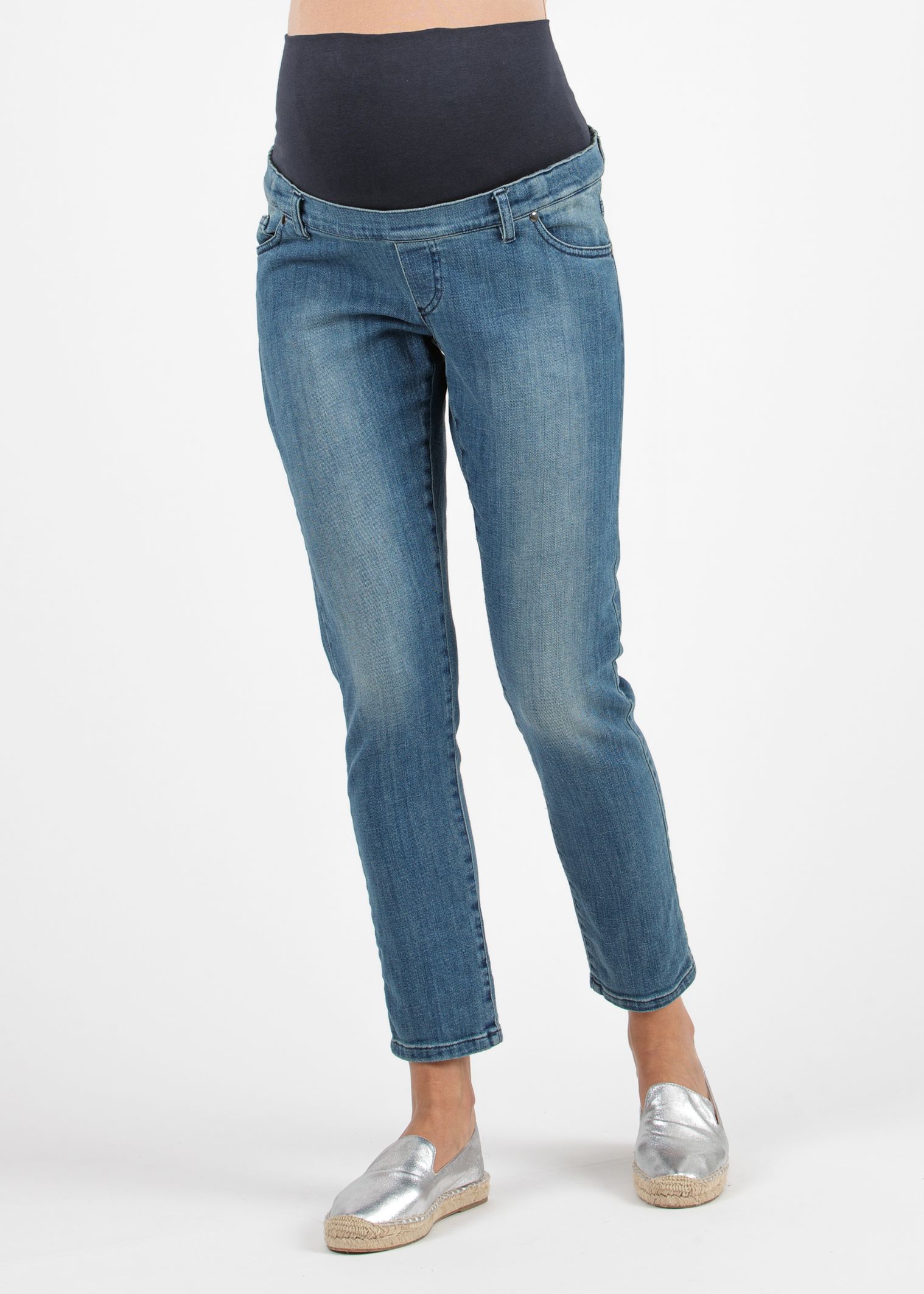 DEMI - Cropped Mom Fit Maternity Jeans in Heavy Denim (Blu)
