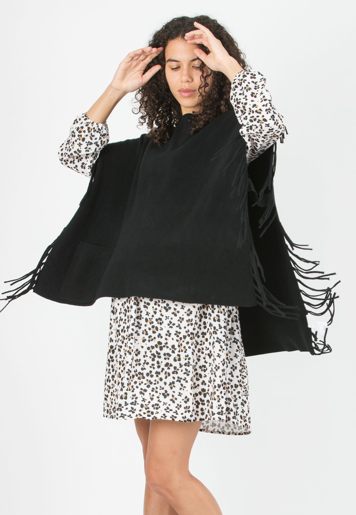 NICOLE - Fringed Maternity Cape (Nero)