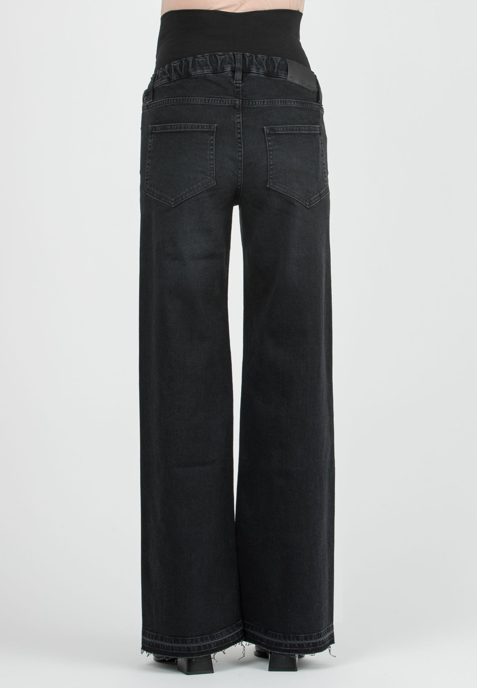 NOAH - Wide Leg Maternity Jeans in Black Denim with Fringed Hem (Nero)