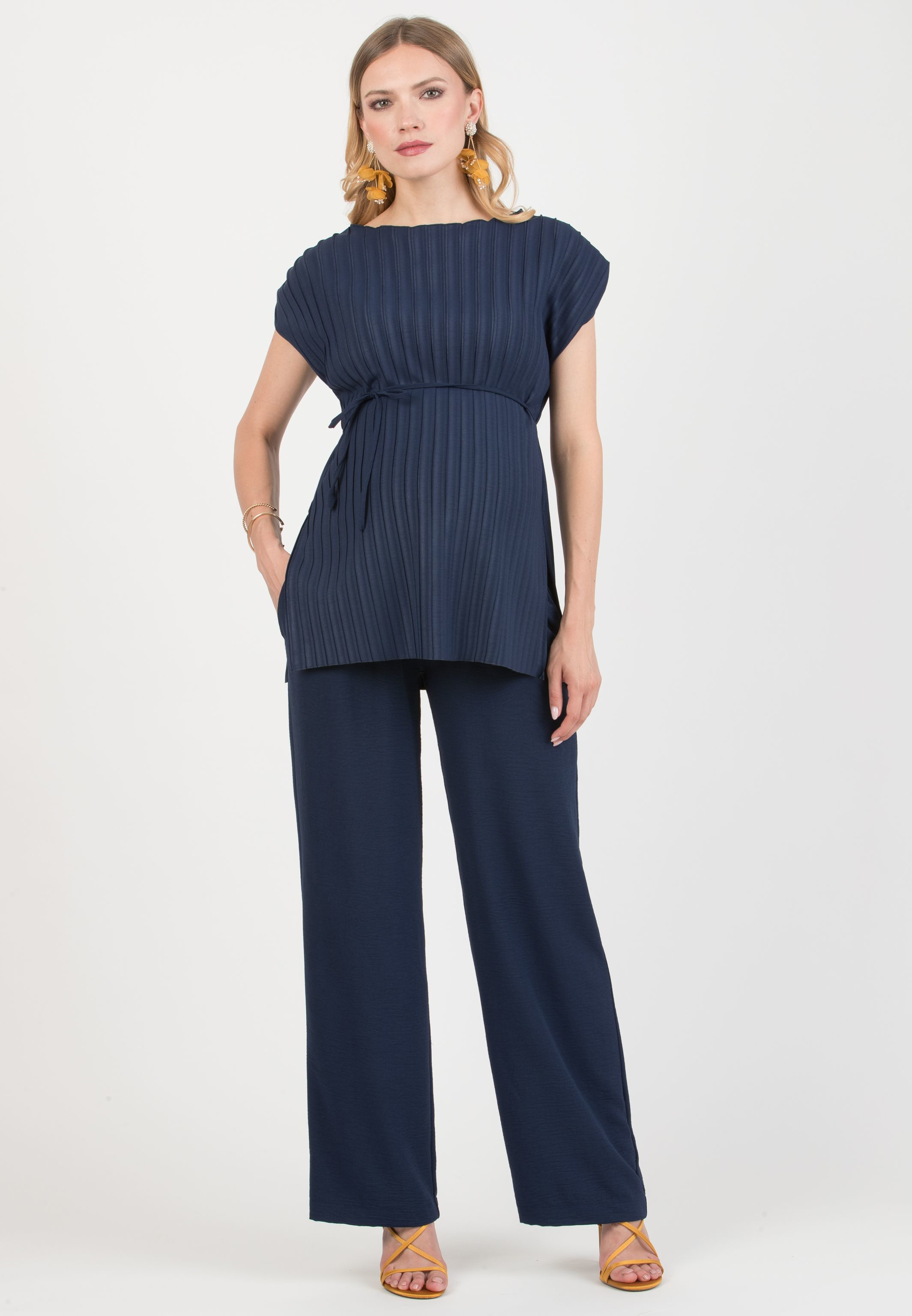 AURELIA M – Pleated Crepe Maternity Top with Boat Neckline and Belt (Blu)